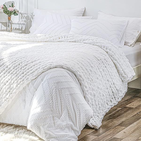 Bigacogo Chunky Knit Throw Blanket 60x80 inches Hand Knitted Jumbo Chenille Yarn Cozy Soft Cable Crochet for Sofa Bed Living Room White